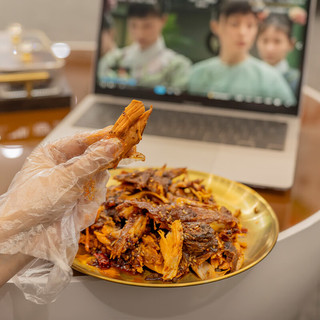 大嘴先生香辣手撕兔750g 冷吃兔麻辣兔肉烤全兔下酒菜 开袋即食