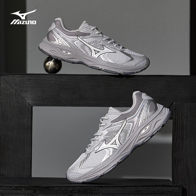PLUS会员：Mizuno 美津浓 男女跑步运动鞋 都市运动搭配透气复古机能跑步鞋 RACER V2 05/港雾灰/银色/鲨鱼灰