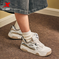 特步 ZWSTAR-X板鞋女冬季潮流耐磨保暖运动板鞋女鞋街头滑板女板鞋 茶白色/棕灰色 35