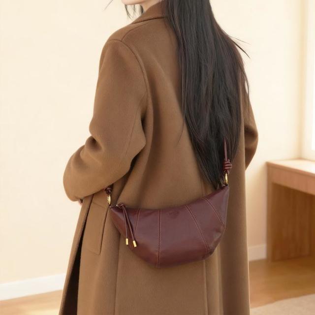 凯撒 KAISER 轻奢简约饺子包斜挎包百搭时尚牛角包单肩包