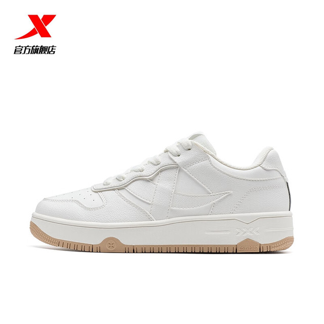 特步 板鞋男24秋季运动休闲空军一号板鞋耐磨百搭板鞋时尚女鞋 帆白 45