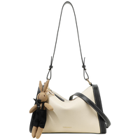 天美意（TEENMIX）女包牛皮单肩斜挎包枕头包高级大容量手提包 米白配黑色【赠兔子挂饰】