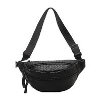 卡帝乐鳄鱼秋冬帅气胸包时尚潮流男生织斜挎包百搭女生包包