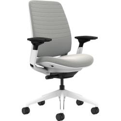 Steelcase 女士人体工学椅