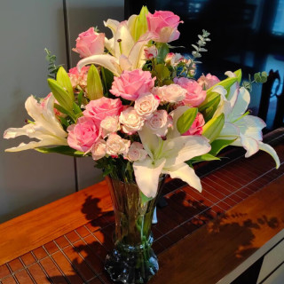 京东鲜花 百合8朵+玫瑰10支送配草1束共3束