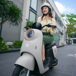爱玛 爱朵 晴天2.0 电动摩托车 百利米黑