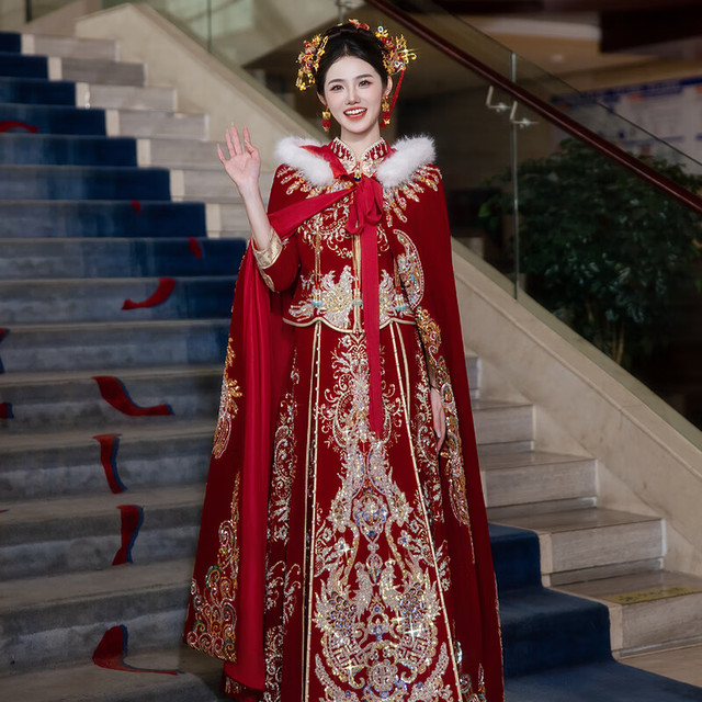 泰勒马丁 TAILEMARTIN 秀禾服披风2025年新款秋冬保暖毛领结婚新娘披肩御寒斗篷长款外套 1022斗篷 均码