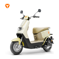 雅迪 电动轻便摩托车长续航60km铅酸电池60V20Ah G20-M成人踏板电瓶车 奶油白/淡密黄