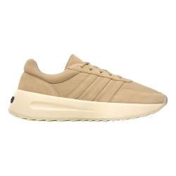 adidas 运动鞋