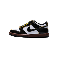 耐克 DUNK LOW SE (GS) 中大童休闲鞋