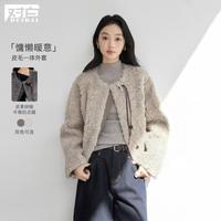 对白 2025冬装慵懒感皮毛一体女式短外套牛角扣高级宽松毛绒上衣
