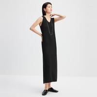 三彩 【leisure丽雪系列】V领针织背心裙秋极简开叉长连衣裙女