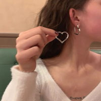 伊灿S925银针日韩心形耳环简约氛围高级感耳圈设计耳钉女小众气质耳饰 S925心形耳环（银色）
