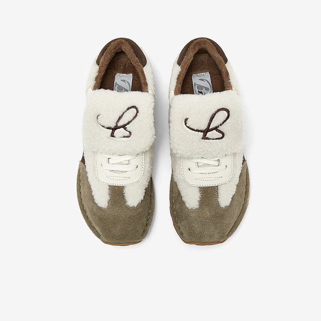 Bata 拔佳 休闲鞋女2024冬通勤德训鞋运动毛毛鞋8031DDM4 卡其/白