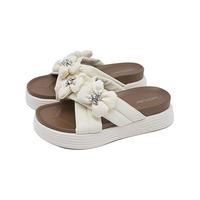 西遇厚底凉拖鞋女2024夏季外穿水钻花朵交叉带凉鞋增高一字拖 米白色  37