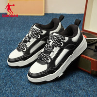 乔丹 QIAODAN 板鞋男鞋休闲潮流百搭耐磨防滑低帮厚底运动板鞋 黑色/桦白色-4001 42.5