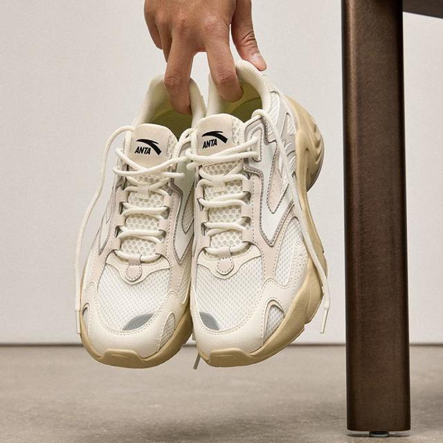 安踏 复古休闲鞋男鞋冬季革网时尚潮流百搭增高跑鞋厚底运动鞋