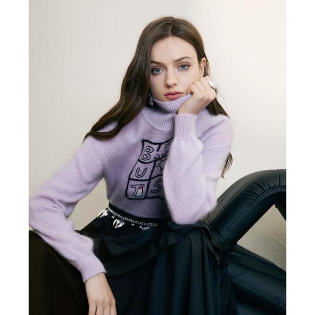 欣贺艾薇 2025年冬季甜酷减龄俏皮软糯小清新高领字母毛衣针织衫女