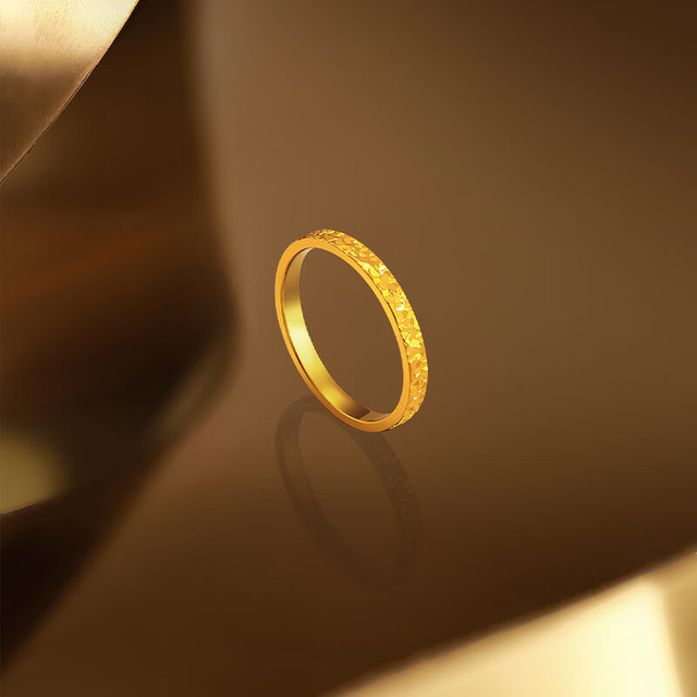 周六福 黄金戒指女款碎碎冰车花亮面指环   1.87g