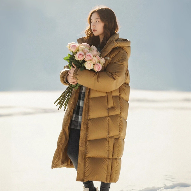 88VIP、今日必买：雪中飞 2025秋冬女士长款活力休闲泡芙羽绒服韩系连帽大长款
