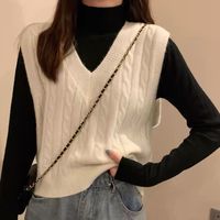 白色v领马甲背心毛衣针织衫春款2025女韩版宽松短款外搭上衣