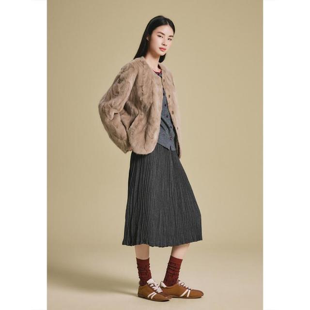 诗篇 专选简约圆领保暖桑蚕丝填充内胆水貂皮草外套2025款