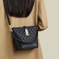 红蜻蜓 爆款菱格链条水桶包大容量通勤单肩包女式斜挎包女包