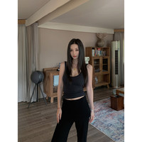 徐琳「白女博主」极简u领大露背一体织带胸垫背心吊带 x250267