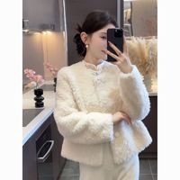 白色羊羔毛外套女秋冬高端时髦洋气独特漂亮超好看名媛小香风上衣