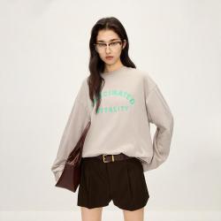 欧时力 秋冬 宽松中长休闲时尚字母印花长袖t恤女
