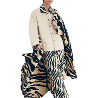 野兽派家居 熊猫嘭嘭提花法兰绒抱枕毯车载靠枕毛毯两用午睡毯 提花法兰绒抱枕毯  斑马纹