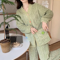 宝娜斯(BONAS)卡通珊瑚绒长裤秋冬宽松紧腰懒人睡裤家居睡衣套装 绿色-小花套装 均码 (90-150斤)