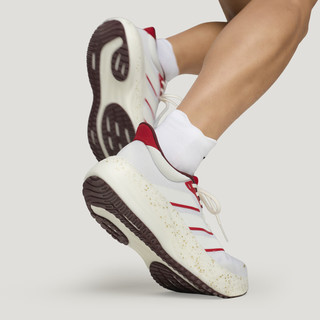 adidas 漫航系列CUSHIONNOVA新年款缓震回弹跑步鞋男女阿迪达斯   亮白/暗红/金色   46