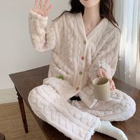 宝娜斯卡通珊瑚绒长裤秋冬宽松束脚松紧腰懒人睡裤家居睡衣套装 粉色-小花套装 均码 （90-150斤）