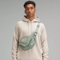lululemon Curved 斜挎包