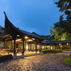 腾冲玛御谷悦榕庄2晚+东山草场云岭牛铜瓢牛肉火锅家庭套餐+腾冲机场专车接机服务（提前48小时预约）+“优质珍稀温泉...