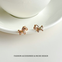 洛梵欣饰 LOFANXIN 洛梵欣饰 飞天小马耳钉 金色