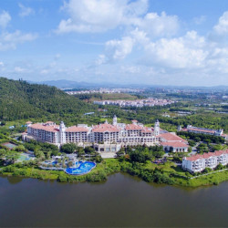 佛山高明碧桂园凤悦凤凰酒店1晚+2大2小2日盈香乐园票+机动游戏畅玩