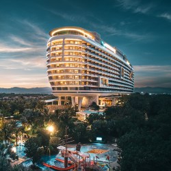 三亚海棠湾仁恒皇冠假日酒店3晚海景房亲子套餐
