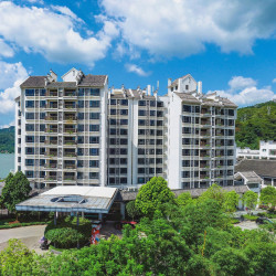 英德浈阳峡醴泉江景度假酒店1晚+浈阳峡古镇+网红火车头+艺术馆+2大1小醴泉温泉+2大1小汉服体验+客房泡池送一池水