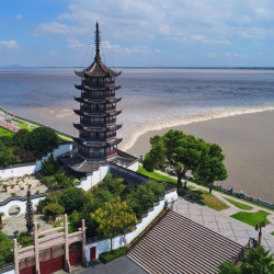 盐官潮乐之城3店通兑家庭房2晚+3人潮乐之城门票（无限出入）+甄享餐饮礼包券+剧本杀体验+景区接驳车