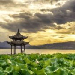 杭州西湖假日酒店2晚+洗衣房+延迟2点退房礼遇+畅享mini吧