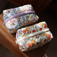 MIUCATCH卡通花朵印花化妆包便携旅行用品收纳包洗漱包立体女生可爱收纳袋 吐司包/
