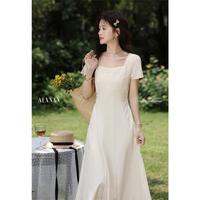 鹿向南 匿名月光法式休闲气质浅色方领短袖连衣裙女夏收腰显瘦百搭长裙女