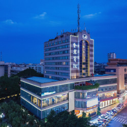 金鹅宾馆（隆昌市政府店）1晚+餐饮代金券1张