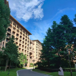 安吉凯承温德姆至尊豪廷大酒店1晚+萌萌乐园+室内儿童乐园+咖啡牧场畅玩+双人观音堂滑雪门票+汉服游园打卡+欢迎水果