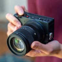 SIGMA/适马 大光圈 半画幅微单变焦镜头