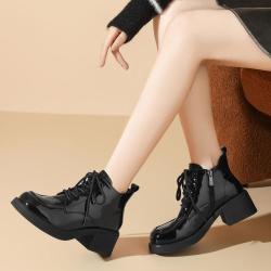 卓诗尼 2024秋冬季经典百搭女鞋粗跟显瘦女靴职场增高时尚马丁靴