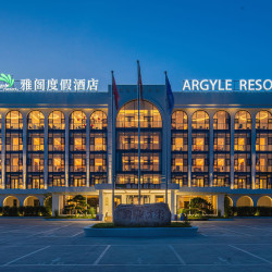 雅阁度假酒店（秦皇岛菲拉度假区店）1晚+周末亲子活动+蓝顶温泉双人票（单次）+台球畅玩+免費停车