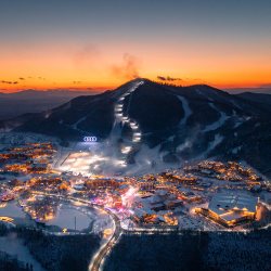 长白山万达酒店2店3晚+BOOMi雪国探索一日营+双人午餐+雪季权益